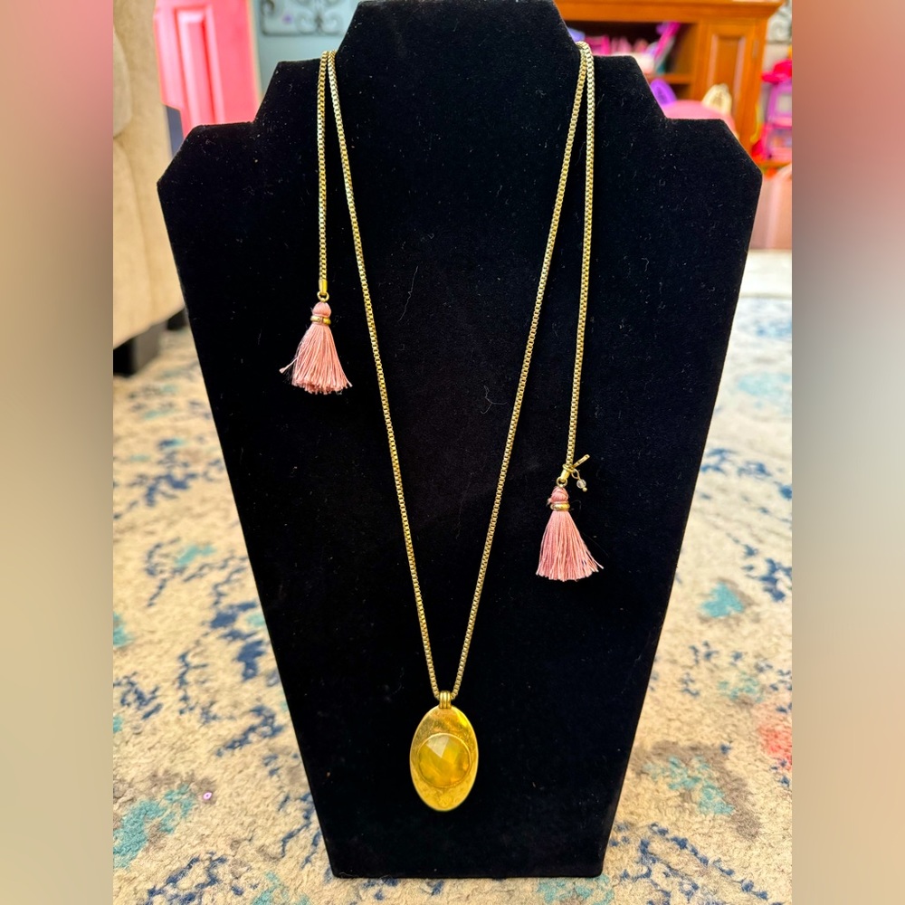 Lucky brand gold oval pendant necklace with pink tassel fringe